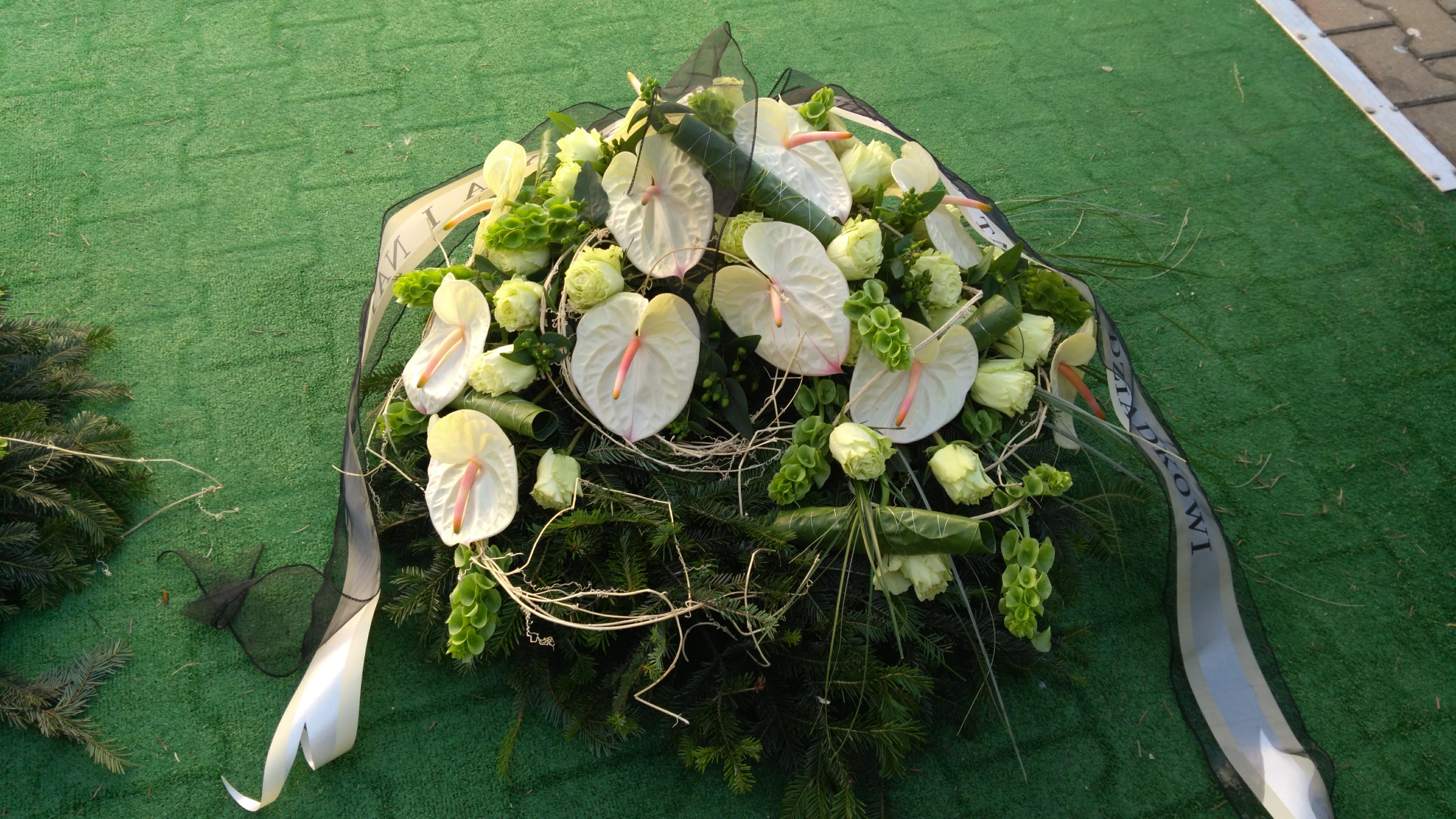 Wieniec rzymski kremowy - widok 2 - Wieniec pogrzebowy