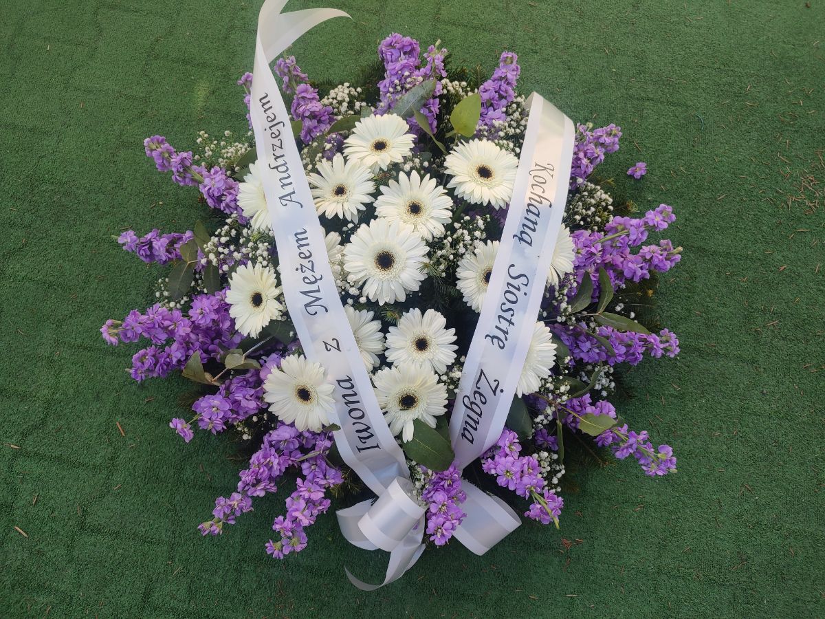 Lewkonie i Gerbery - widok 2 - Wieniec pogrzebowy