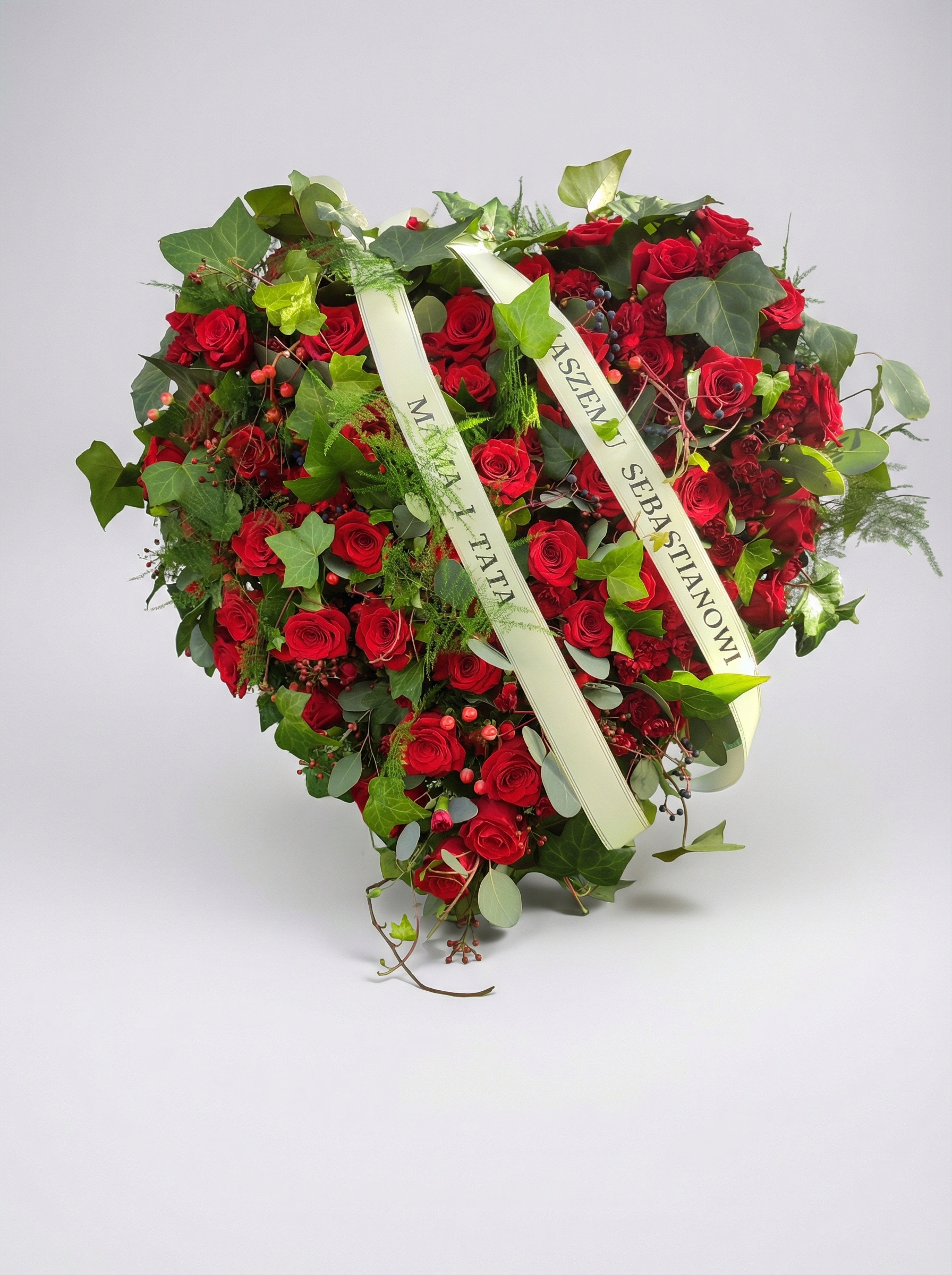 Serce na niskim stojaku z Róż w Zieleni - Wieniec pogrzebowy - Kwiaciarnia Pogrzebowa dostawa Jastrzębie-Zdrój, Rybnik, Żory