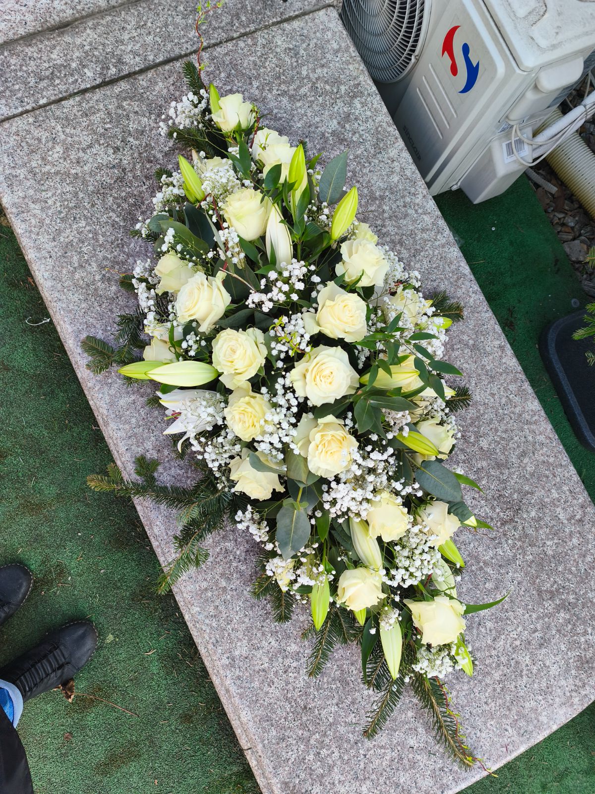 Palma na trumnę Lilie i Róże - widok 2 - Kwiaty na trumnę