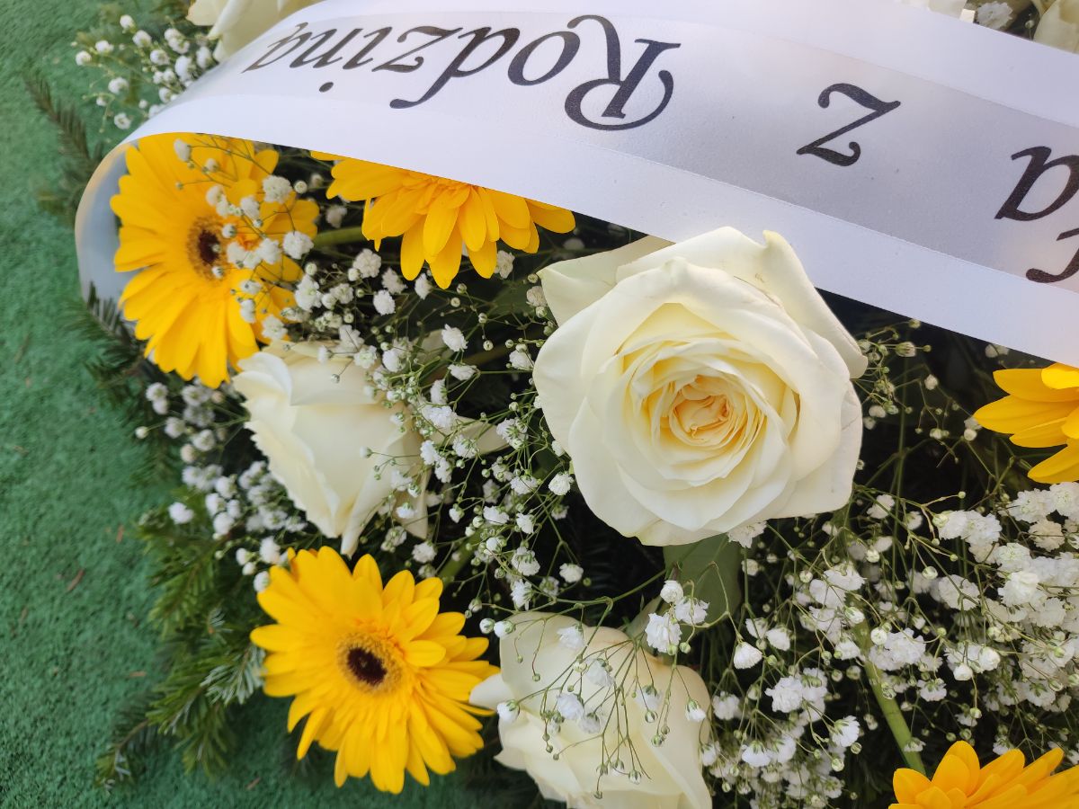 Gerber i Róża - widok 2 - Wieniec pogrzebowy