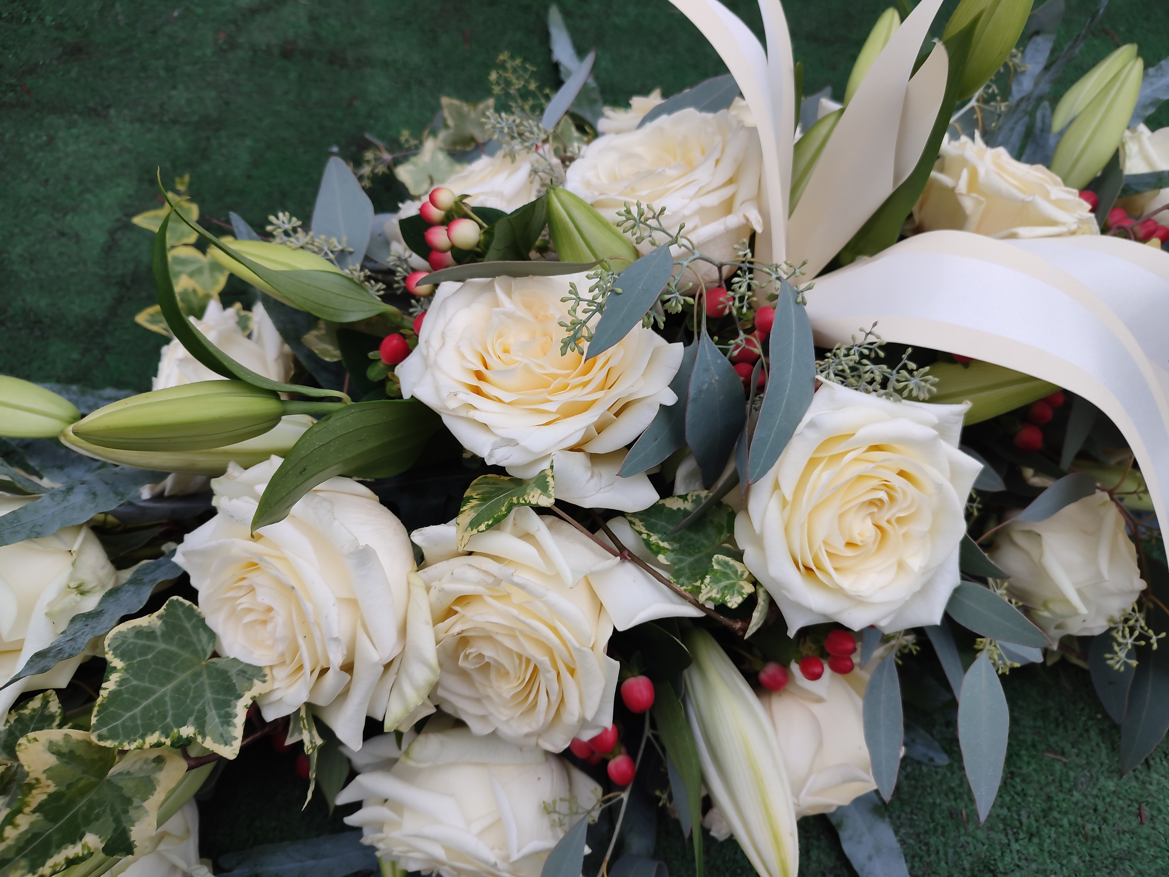 Lilia, Róża i egzotyczne dodatki - widok 4 - Kwiaty na trumnę