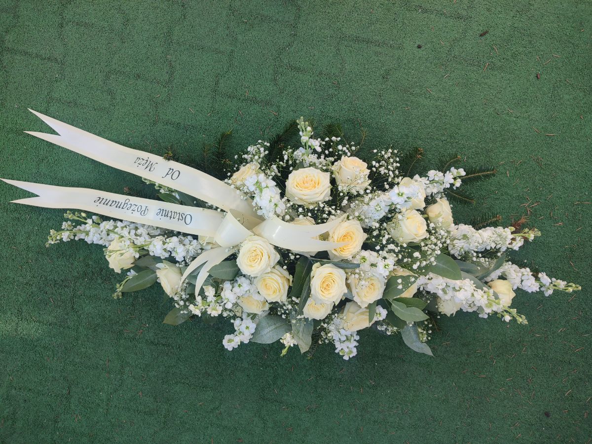 Lewkonie i Róże  - Kwiaty na trumnę - Kwiaciarnia Pogrzebowa dostawa Jastrzębie-Zdrój, Rybnik, Żory