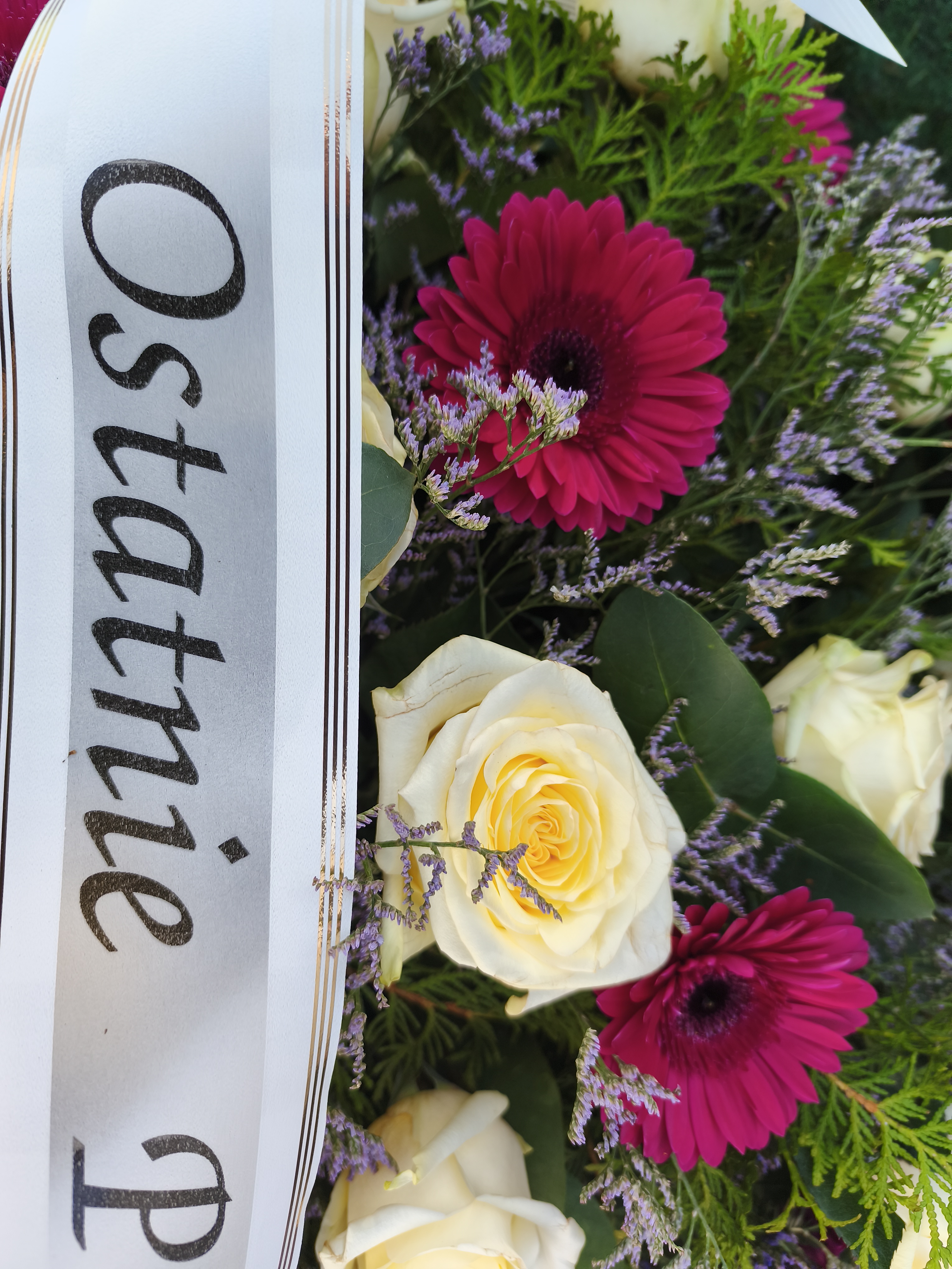 Kremowo biskupi  - Wieniec pogrzebowy - Kwiaciarnia Pogrzebowa dostawa Jastrzębie-Zdrój, Rybnik, Żory